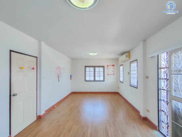 *****บ้านเดี่ยวมือสองย่านกรุงเทพฯ ม.สิรีธรวิลล์ ประชาอุทิศ หลังมุม! เนื้อที่กว้าง 68 ตร.ว. ฟังก์ชัน 4 ห้องนอน 3 ห้องน้ำ ที่จอดรถ 1 คัน แถมฟรี! เครื่องปรับอากาศ 5 เครื่อง บ้านหลังใหญ่ สภาพเหมือนใหม่ พร้อมเข้าอยู่! บนทำเลแห่งการเดินทาง เชื่อมต่อถนนสุขสวัสสดิ์, ถนนประชาอุทิศ, ถนนพุทธบูชา ใกล้จุดขึ้นทางด่วน "กาญจนาภิเษก(ด่านบางครุ2)"